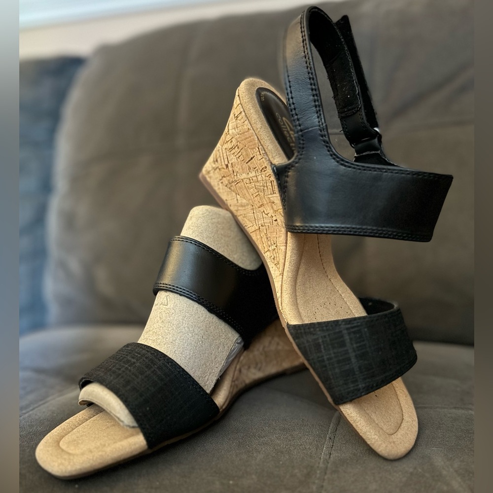 Clarks Womens Kyarra Faye Sandal. New in box never worn. Black Leather 8.5 wide